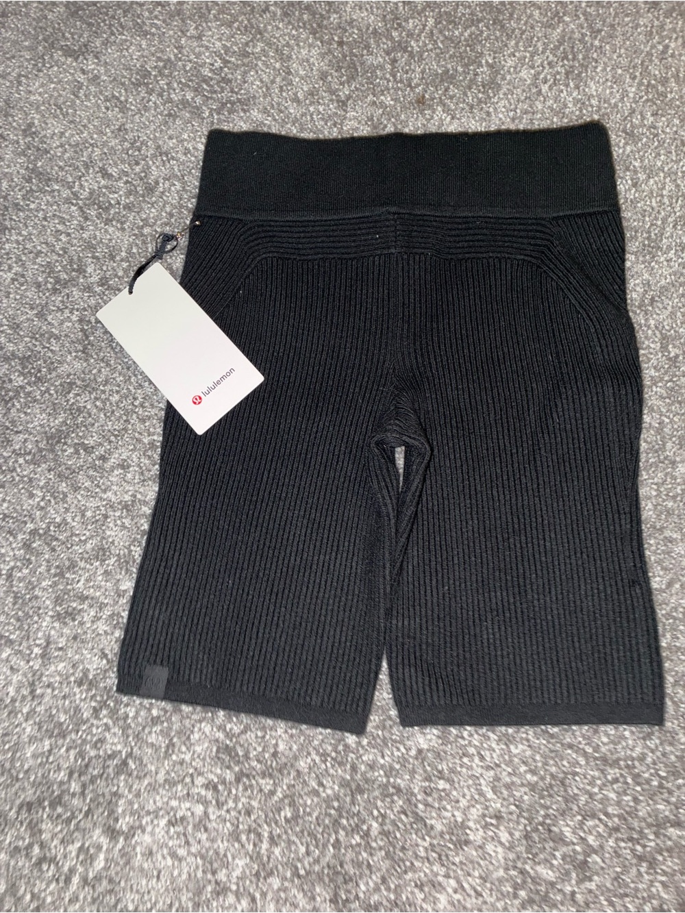 NWT Lululemon Ribbed Knit High-Rise Short 8" - Black - Size 6 - Picture 5 of 7